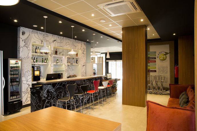 Imagen del bar/restaurante del Hotel Ibis Aracruz. Foto 4