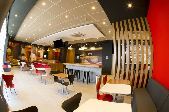 Imagen del bar/restaurante del Hotel Ibis Aracruz. Foto 5