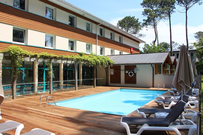 Imagen de la piscina del Hotel Ibis Arcachon La Teste. Foto 15