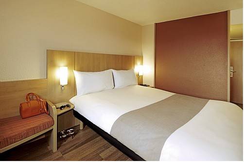 Imagen de la habitación del Hotel Ibis Aubenas. Foto 3