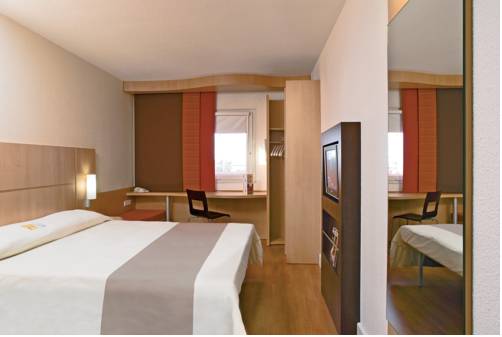 Imagen de la habitación del Hotel Ibis Aubenas. Foto 4