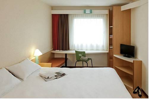 Imagen de la habitación del Hotel Ibis Aubenas. Foto 8