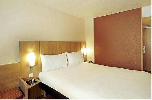 Imagen de la habitación del Hotel Ibis Aubenas. Foto 10