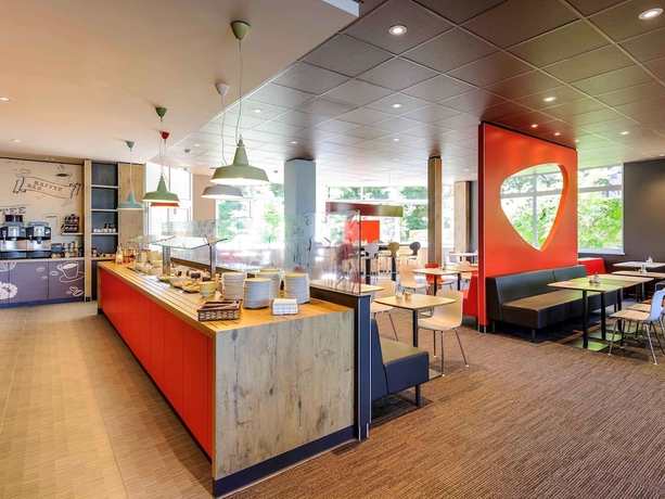 Imagen del bar/restaurante del Hotel Ibis Augsburg Koenigsplatz. Foto 4