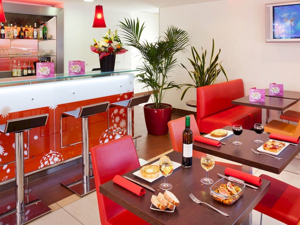 Imagen del bar/restaurante del Hotel Ibis Aulnay Paris Nord Expo. Foto 3