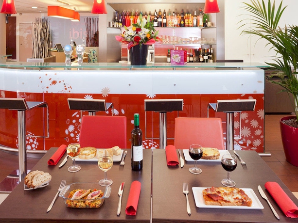 Imagen del bar/restaurante del Hotel Ibis Aulnay Paris Nord Expo. Foto 4