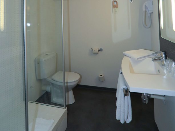 Imagen de la habitación del Hotel Ibis Aurillac. Foto 4