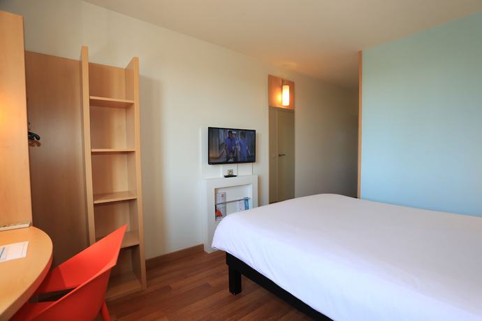 Imagen de la habitación del Hotel Ibis Aurillac. Foto 6