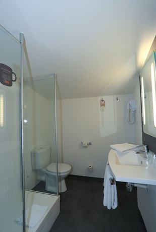 Imagen de la habitación del Hotel Ibis Aurillac. Foto 7