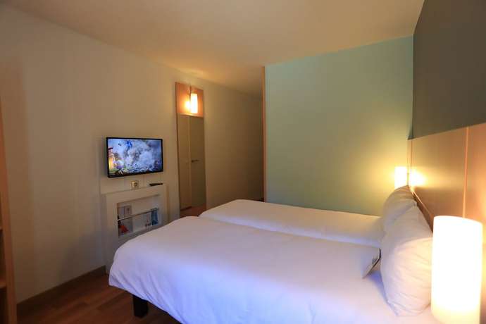 Imagen de la habitación del Hotel Ibis Aurillac. Foto 8