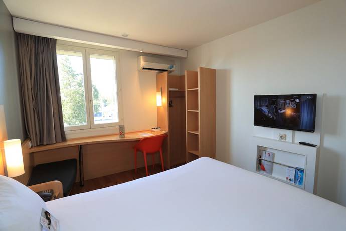 Imagen de la habitación del Hotel Ibis Aurillac. Foto 14