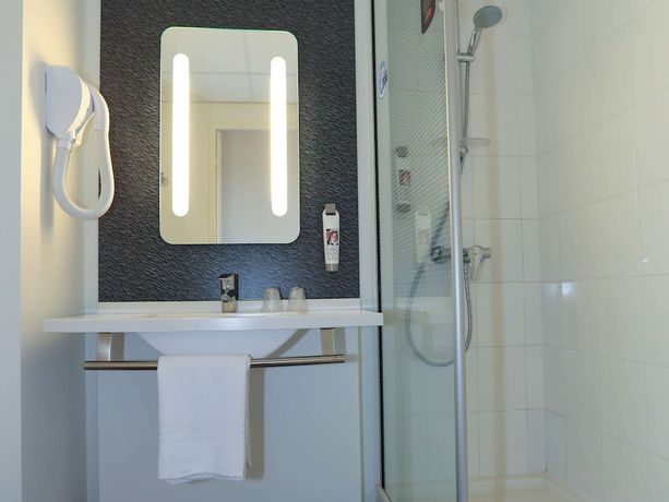Imagen de la habitación del Hotel Ibis Aurillac. Foto 16