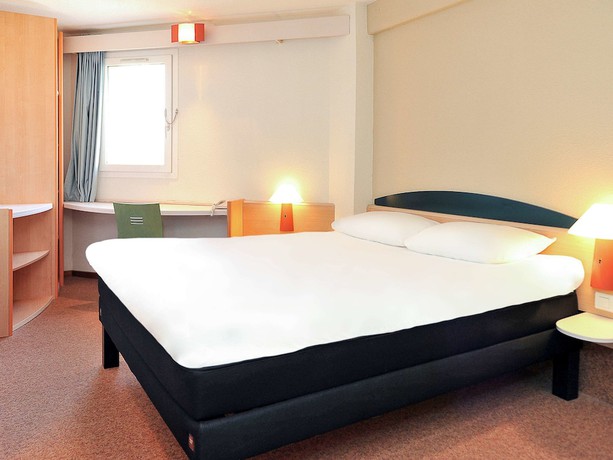 Imagen de la habitación del Hotel Ibis Autun. Foto 15