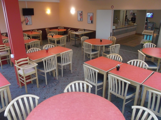 Imagen del bar/restaurante del Hotel Ibis Auxerre Sud. Foto 2