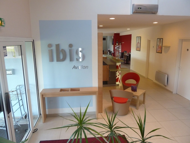 Imagen de los interiores del Hotel Ibis Avallon. Foto 19