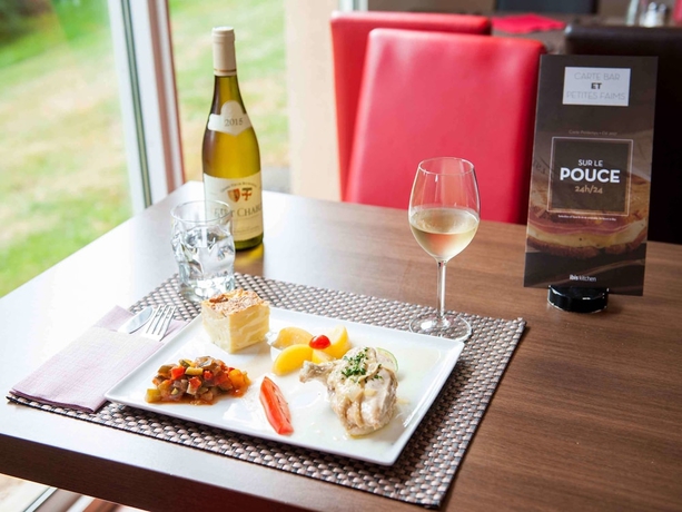 Imagen del bar/restaurante del Hotel Ibis Avallon. Foto 7