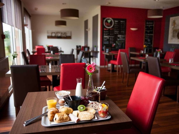 Imagen del bar/restaurante del Hotel Ibis Avallon. Foto 8