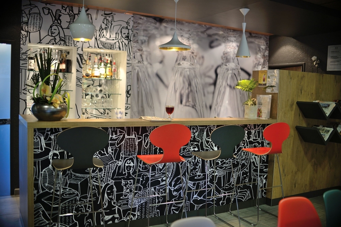 Imagen del bar/restaurante del Hotel Ibis Avignon Centre Pont De L'europe. Foto 7
