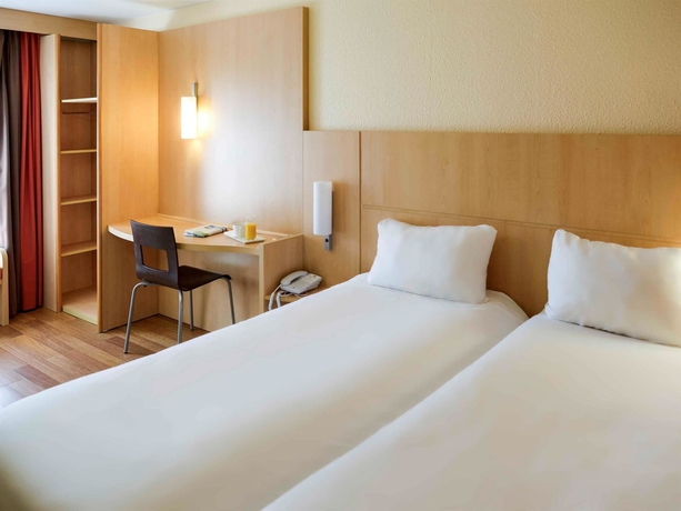 Imagen de la habitación del Hotel Ibis Avignon Centre Pont De L'europe. Foto 13