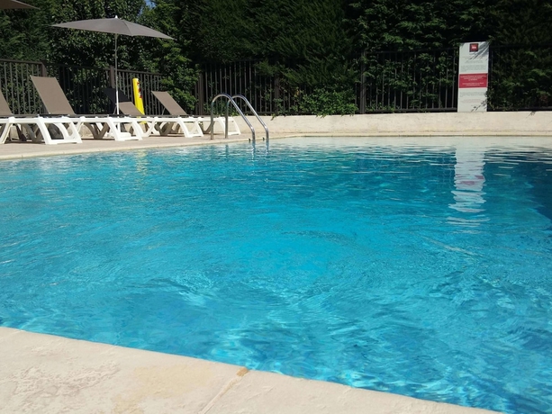 Imagen de la piscina del Hotel Ibis Avignon Sud. Foto 17