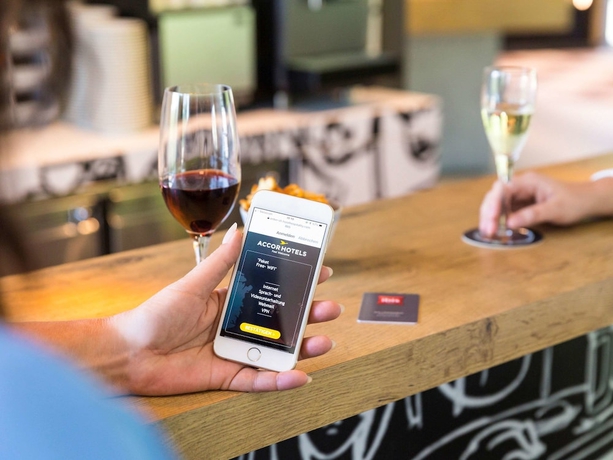 Imagen del bar/restaurante del Hotel Ibis Baden Neuenhof. Foto 9