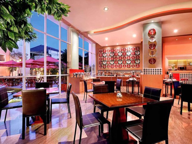 Imagen del bar/restaurante del Hotel Ibis Bali Kuta. Foto 5