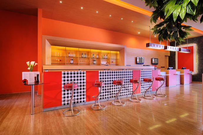 Imagen del bar/restaurante del Hotel Ibis Bali Kuta. Foto 7