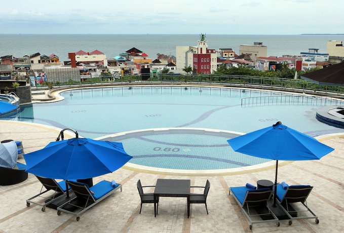 Imagen de la piscina del Hotel Ibis Balikpapan. Foto 10