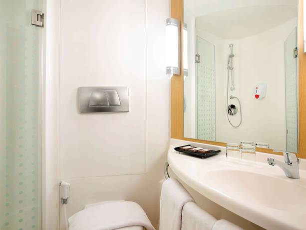 Imagen de la habitación del Hotel Ibis Bandung Pasteur. Foto 13