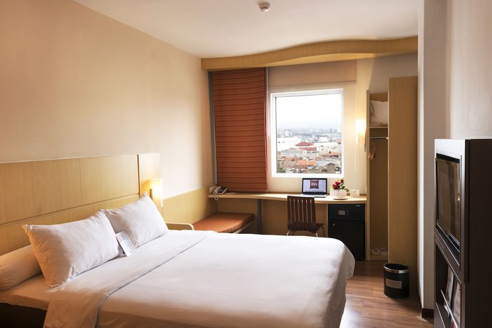 Imagen de la habitación del Hotel Ibis Bandung Pasteur. Foto 14