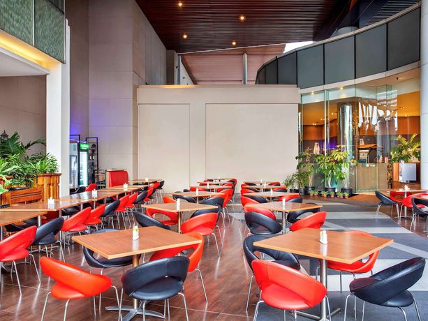 Imagen del bar/restaurante del Hotel Ibis Bandung Trans Studio. Foto 5