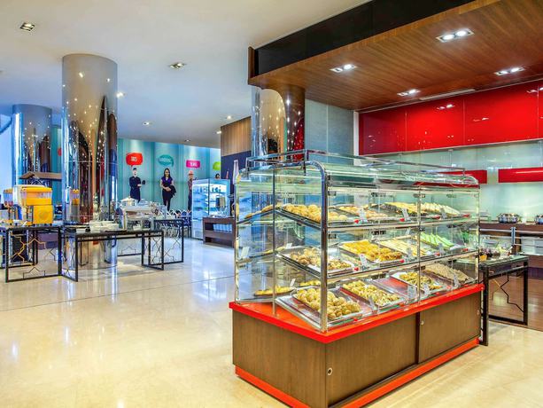 Imagen del bar/restaurante del Hotel Ibis Bandung Trans Studio. Foto 7