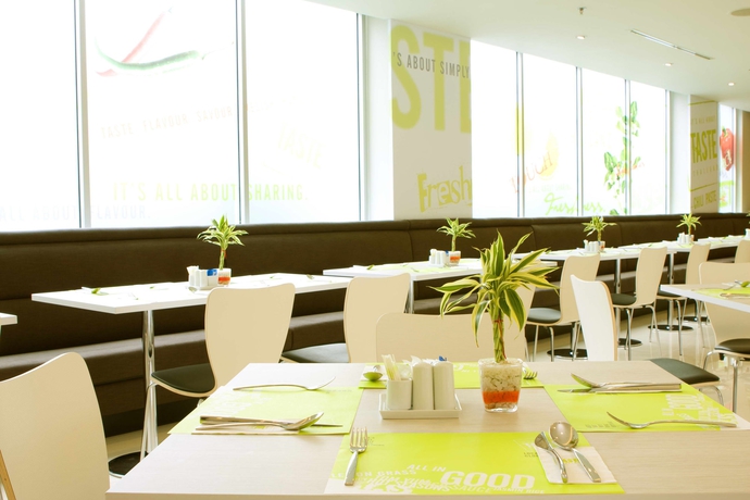 Imagen del bar/restaurante del Hotel Ibis Bangkok Sathorn. Foto 6