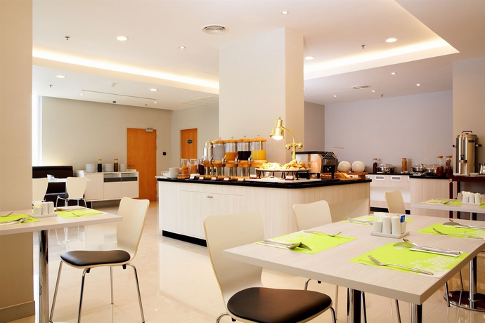 Imagen del bar/restaurante del Hotel Ibis Bangkok Sathorn. Foto 7