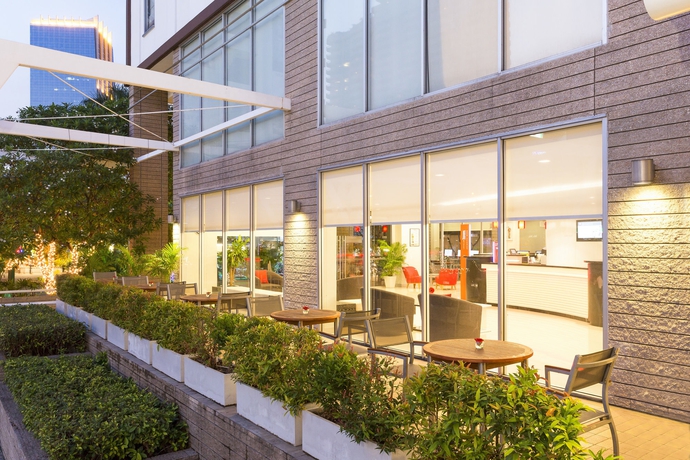 Imagen del bar/restaurante del Hotel Ibis Bangkok Sathorn. Foto 8