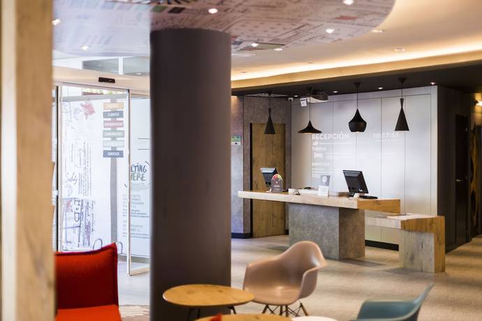 Imagen de los interiores del Hotel Ibis Barcelona Castelldefels. Foto 19