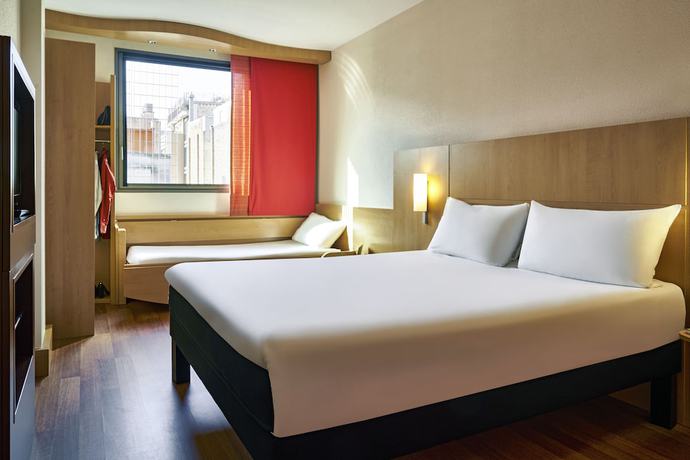 Imagen de la habitación del Hotel Ibis Barcelona Centro Sagrada Familia. Foto 12