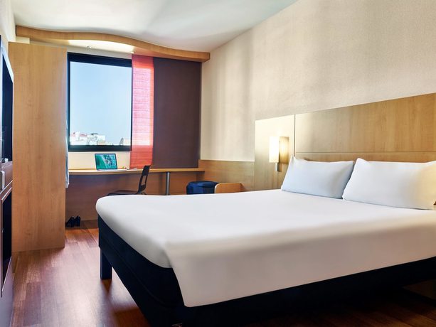 Imagen de la habitación del Hotel Ibis Barcelona Centro Sagrada Familia. Foto 18