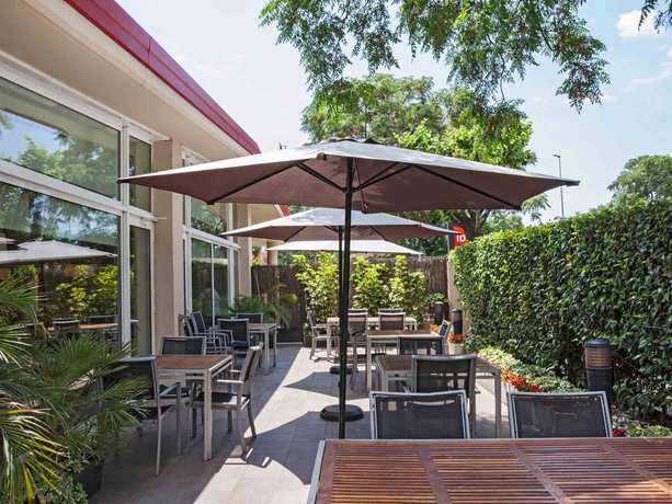 Imagen general del Hotel Ibis Barcelona Cornella. Foto 6