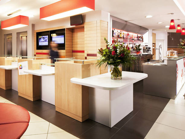 Imagen general del Hotel Ibis Barcelona Meridiana. Foto 10