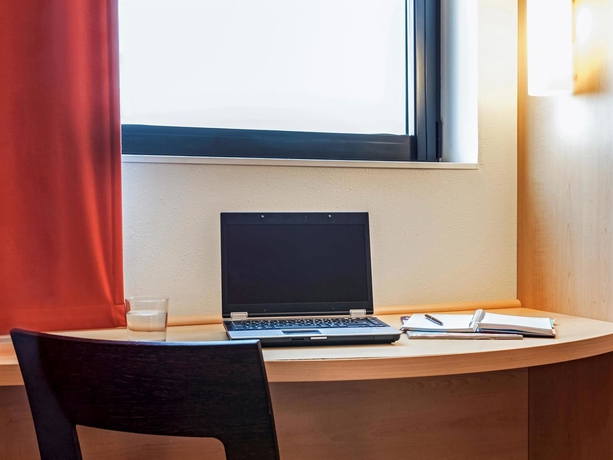 Imagen de la habitación del Hotel Ibis Barcelona Ripollet. Foto 12