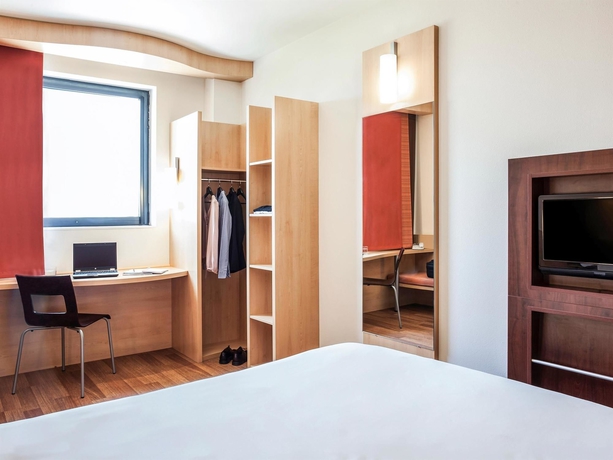 Imagen de la habitación del Hotel Ibis Barcelona Ripollet. Foto 13