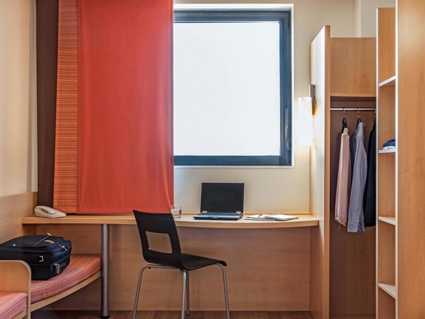 Imagen de la habitación del Hotel Ibis Barcelona Ripollet. Foto 15