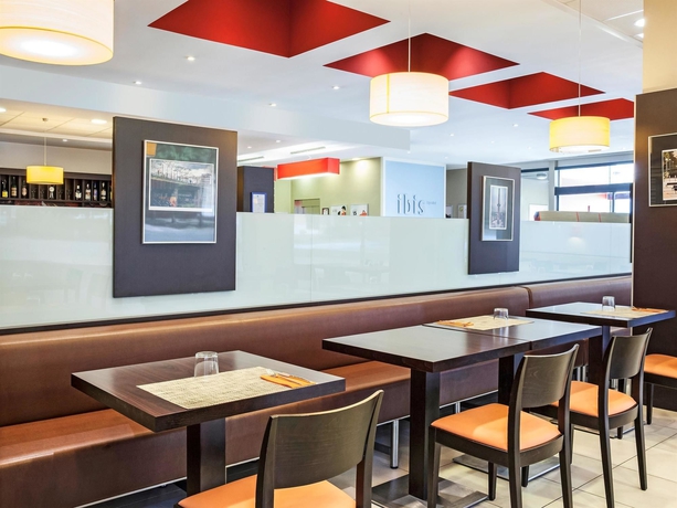 Imagen del bar/restaurante del Hotel Ibis Barcelona Ripollet. Foto 7