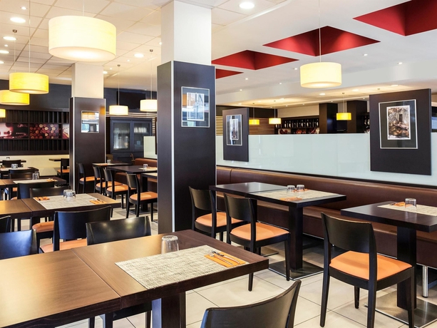 Imagen del bar/restaurante del Hotel Ibis Barcelona Ripollet. Foto 8