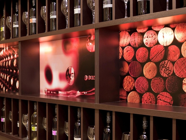 Imagen del bar/restaurante del Hotel Ibis Barcelona Ripollet. Foto 9