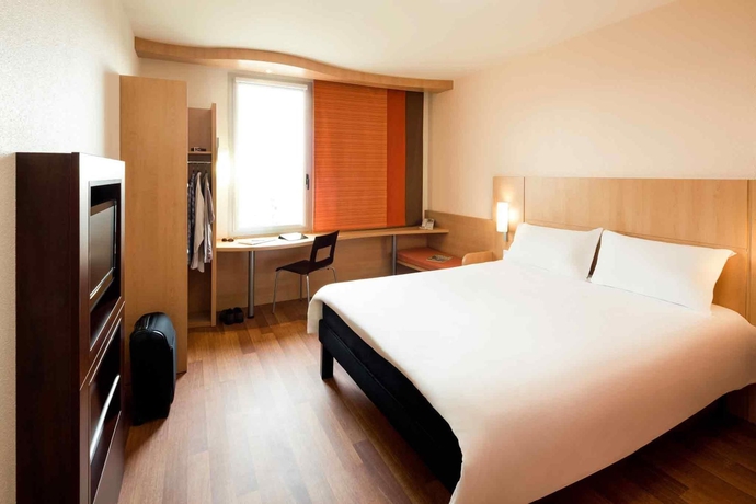 Imagen de la habitación del Hotel Ibis Barcelona Santa Coloma. Foto 14