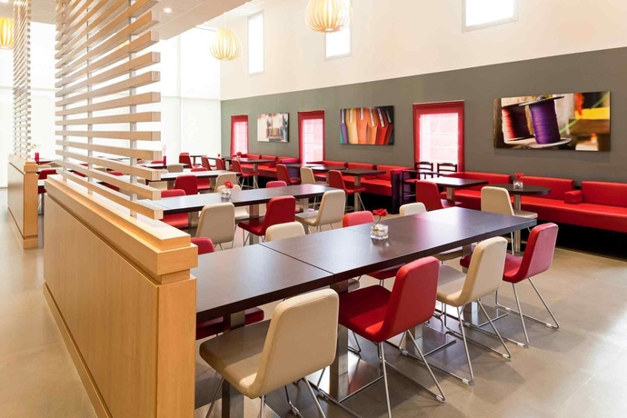 Imagen del bar/restaurante del Hotel Ibis Barcelona Santa Coloma. Foto 10