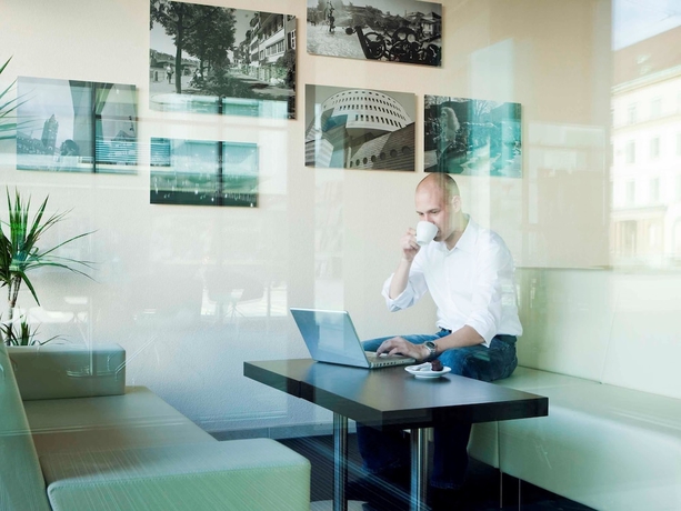 Imagen del bar/restaurante del Hotel Ibis Basel Bahnhof. Foto 10