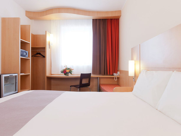 Imagen general del Hotel Ibis Bata. Foto 8